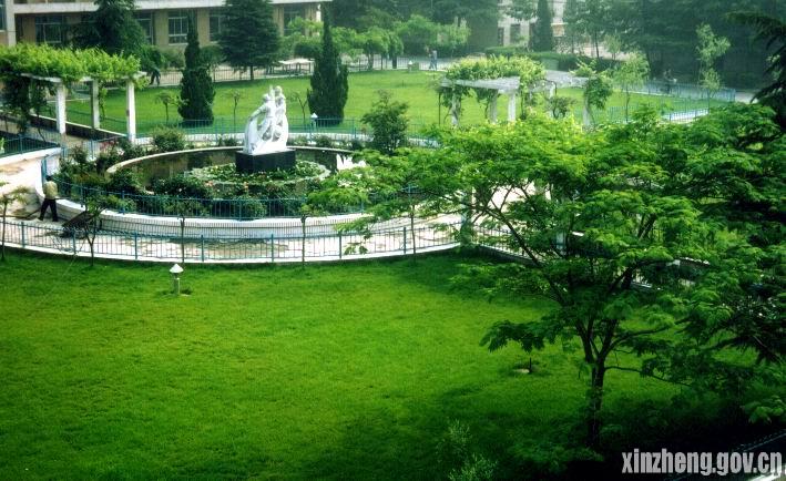  p>河南纺织高等专科学校是一所省属工科高等院校,学校现占地近1300亩