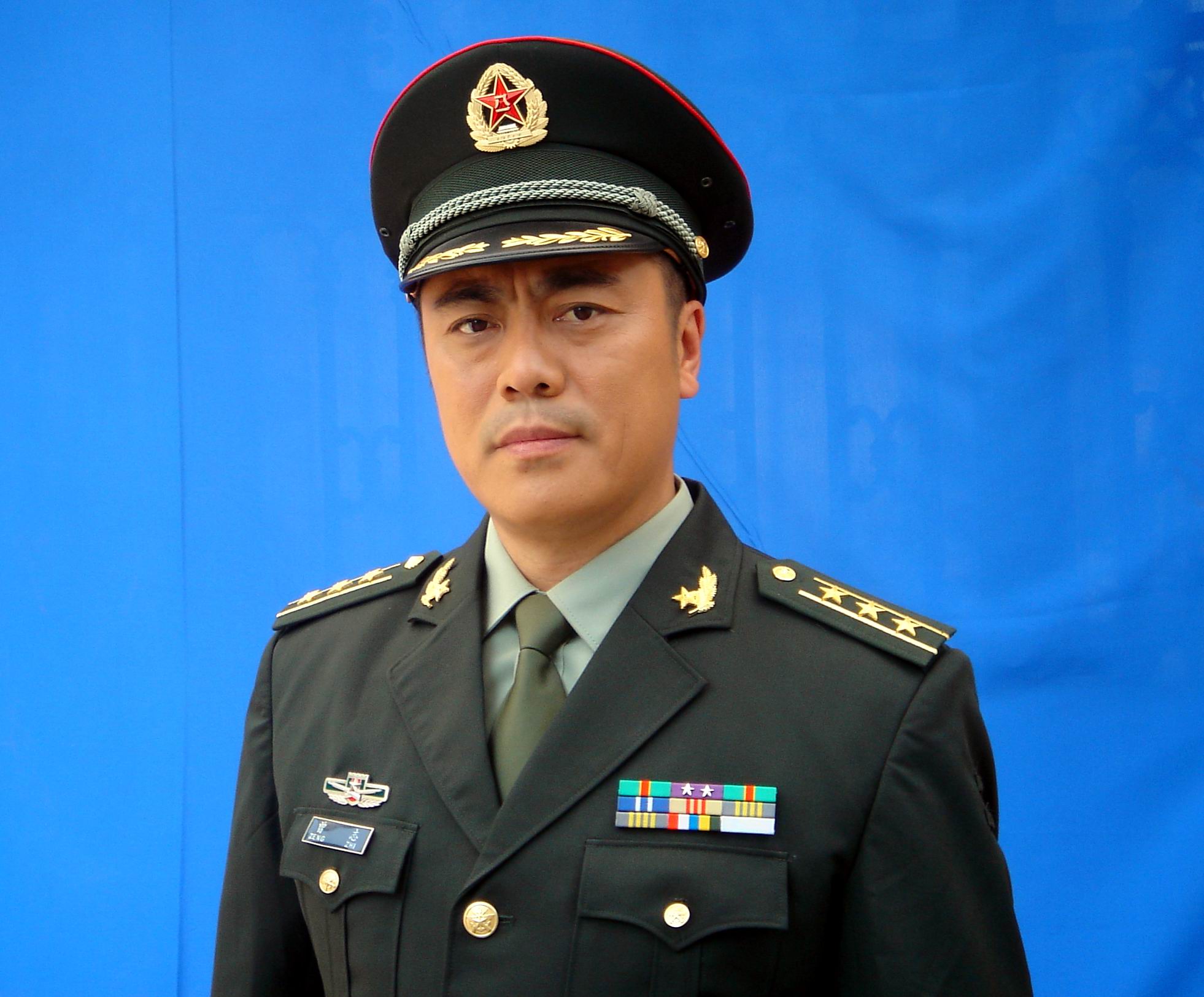  p>李江,新疆话剧团资深演员,资深制片人. /p>
