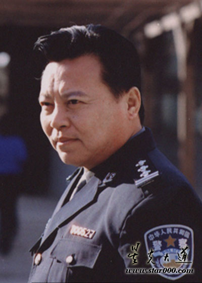  p>赵小锐,1956年7月28日出生于山东省青岛市,中国内地男演员.