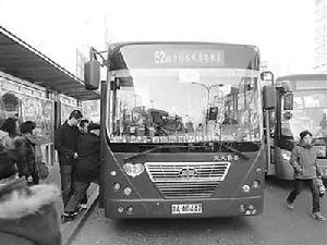 "老幼病残孕"专乘的车身外,粘贴着醒目的标记,和普通<a href="#"