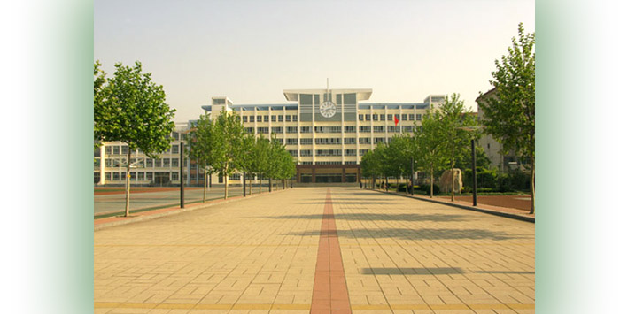  p>德州市第九中学始建于1978年8月,从两个教学班,90余名学生,发展到