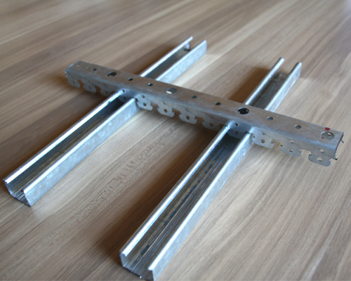 11条全新生产线,其中全自动主龙骨冲切机4台,全自动次龙骨生产线1条