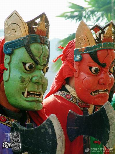 此鬼可以出现在白天和黑夜,狰狞鬼的种类很多,有赤面鬼,青面鬼等