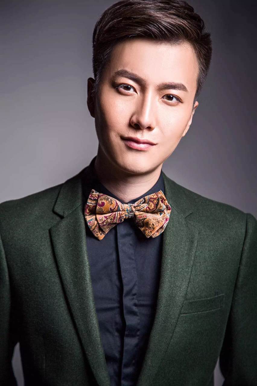 data-lemmaid="3366675">小莉帮忙 /a>》主持人,曾在"康熙寻找接班人"