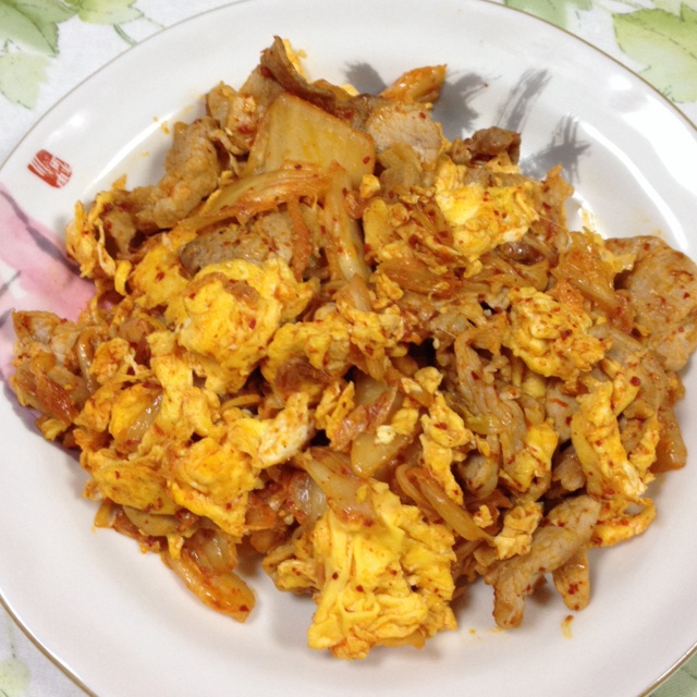 鸡蛋辣白菜炒肉