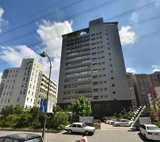 强生营运大厦位于 a target="_blank" href="/item/上海市长宁区