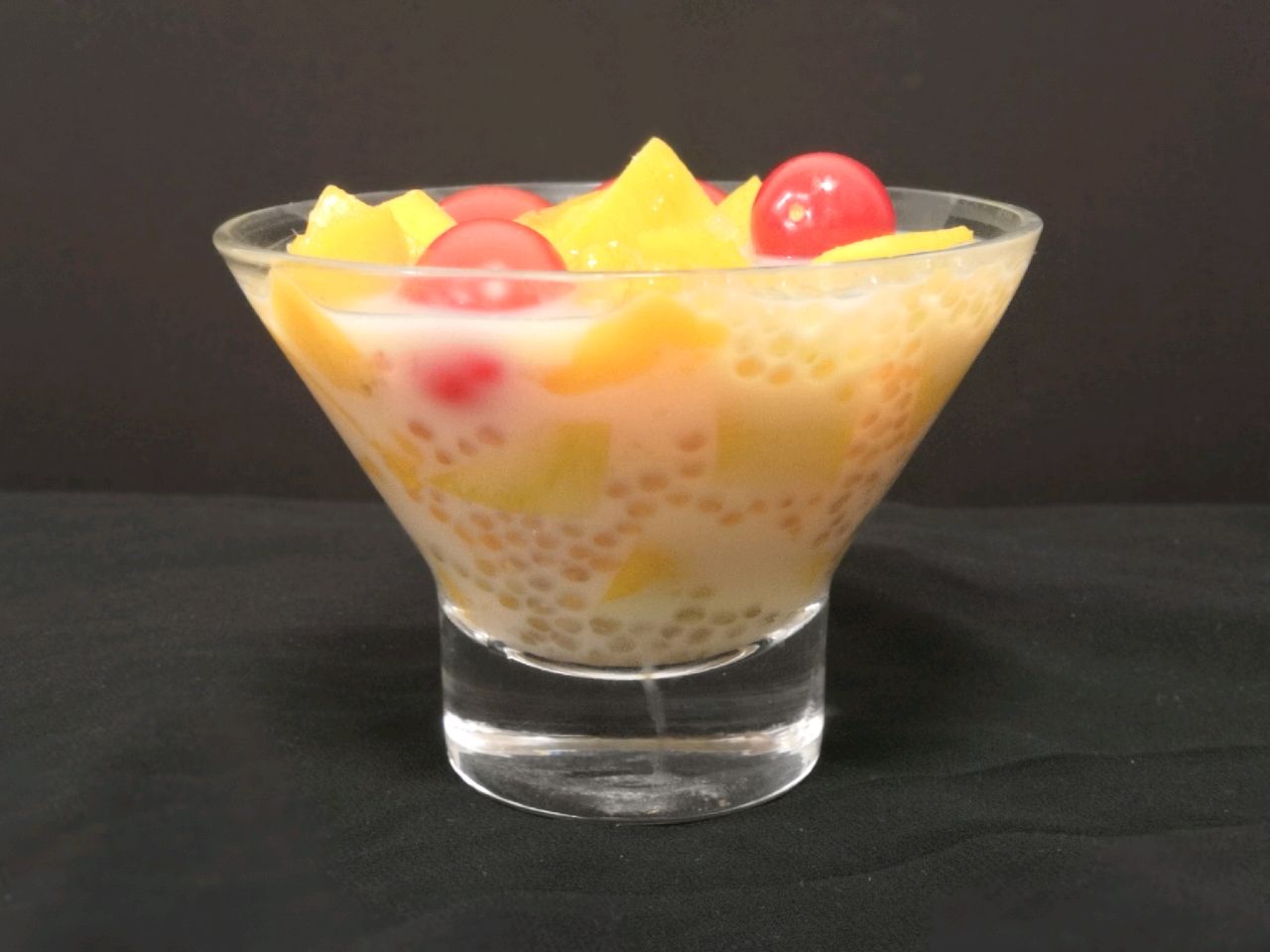  p>圣女果西米露是以西米,椰汁,圣女果为主材的饮品. /p>