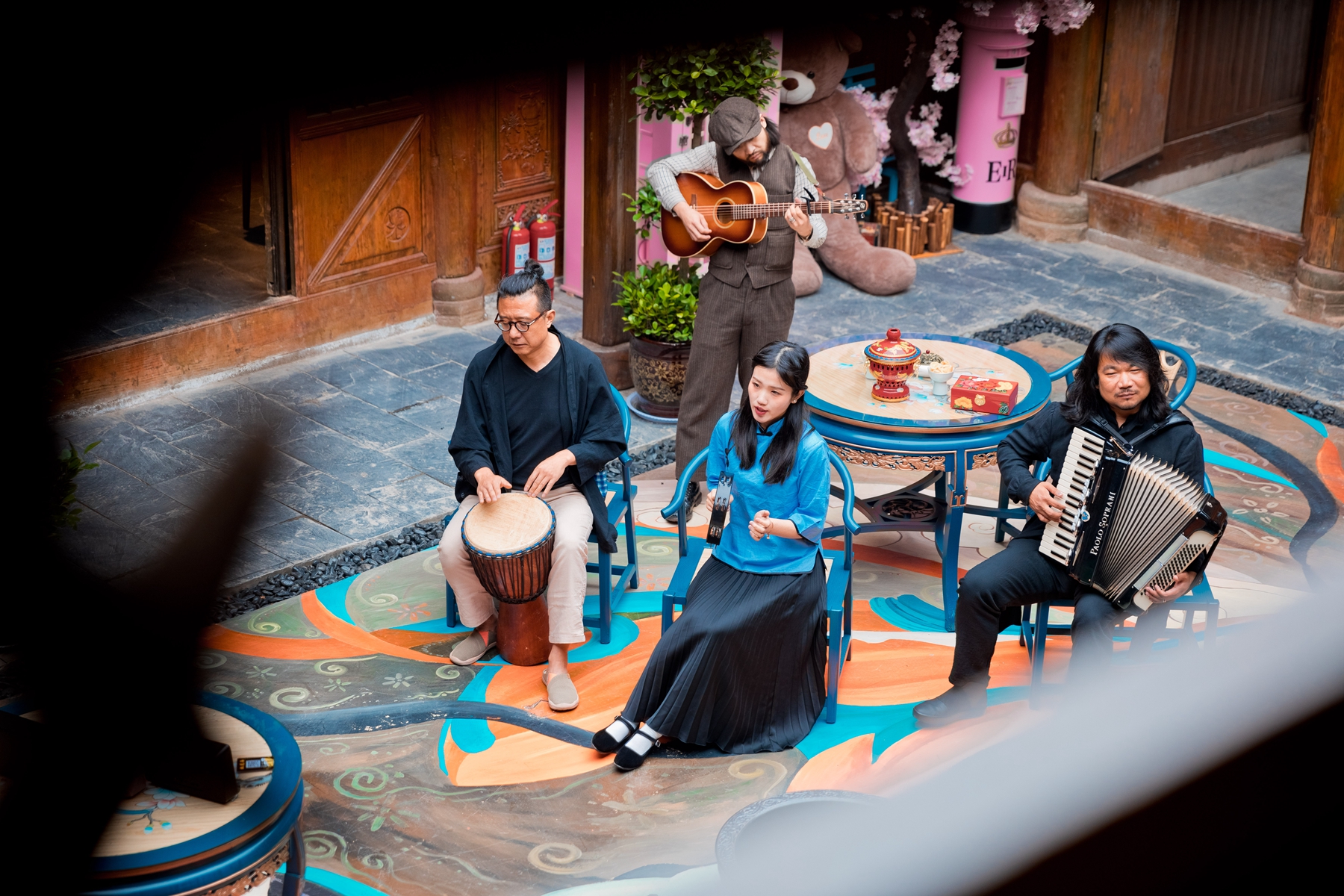  p>古城四月乐队,主要作品《长安圆舞曲》 /p>