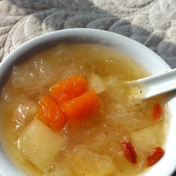 木瓜银耳炖雪梨