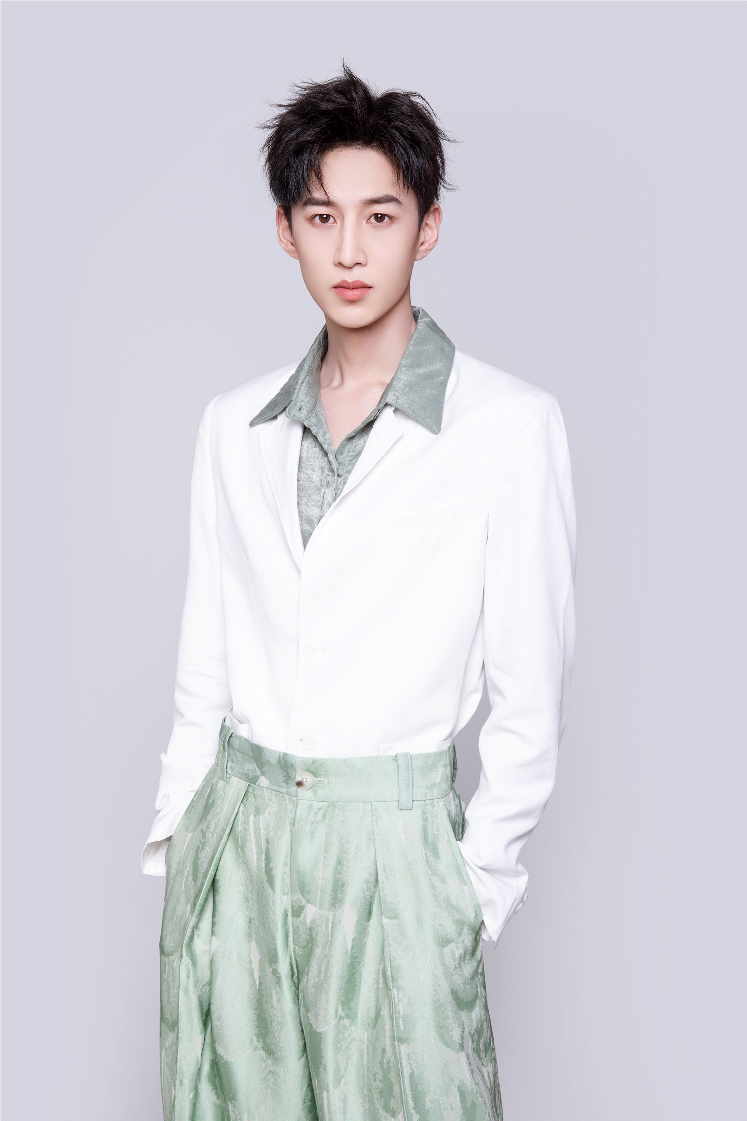  p>校长,原名张驰,95后新生代歌手,演员.