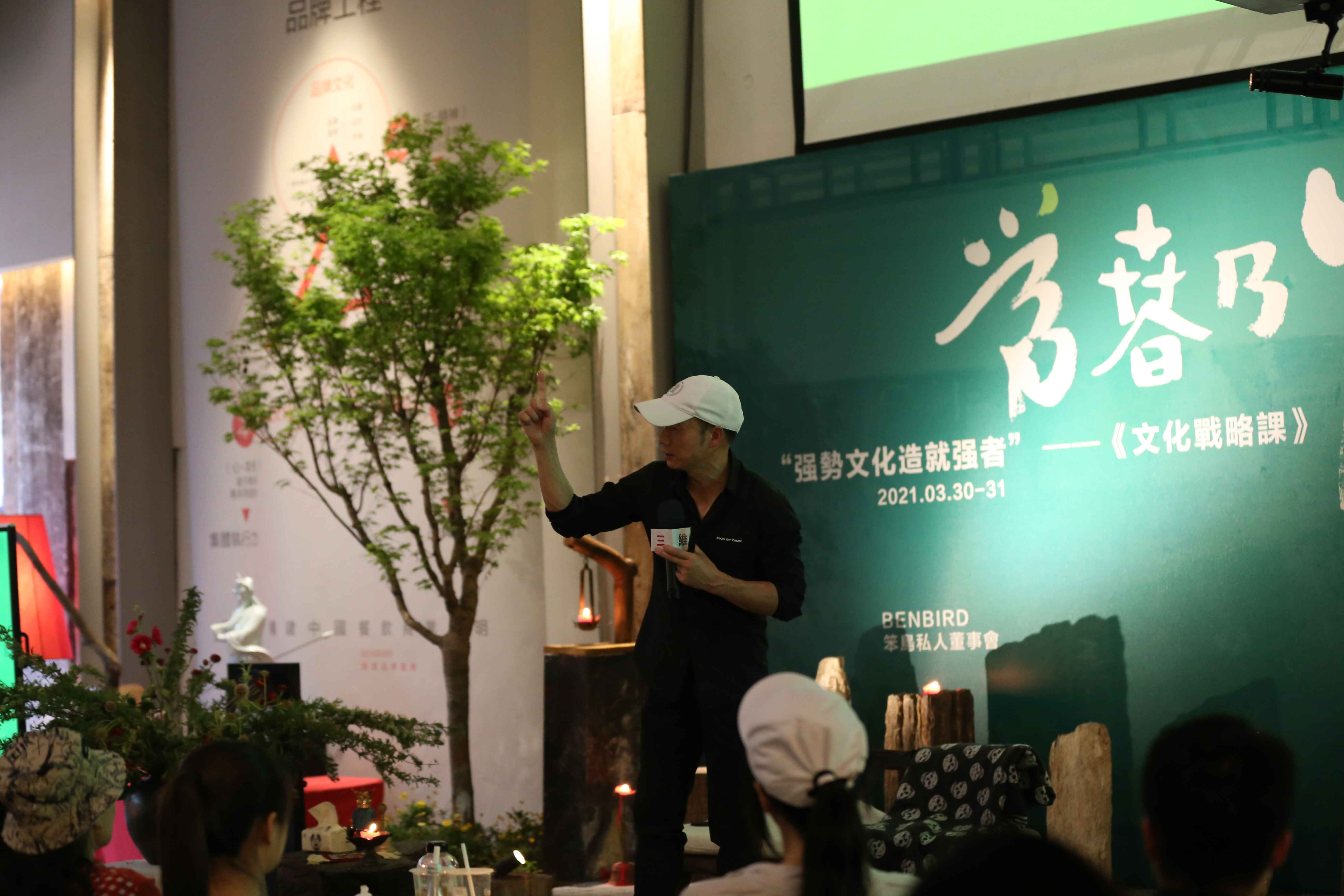  p data-id="sx9y7sdokdvu">李红伟,1972年生于云南,蒙自源餐饮集团