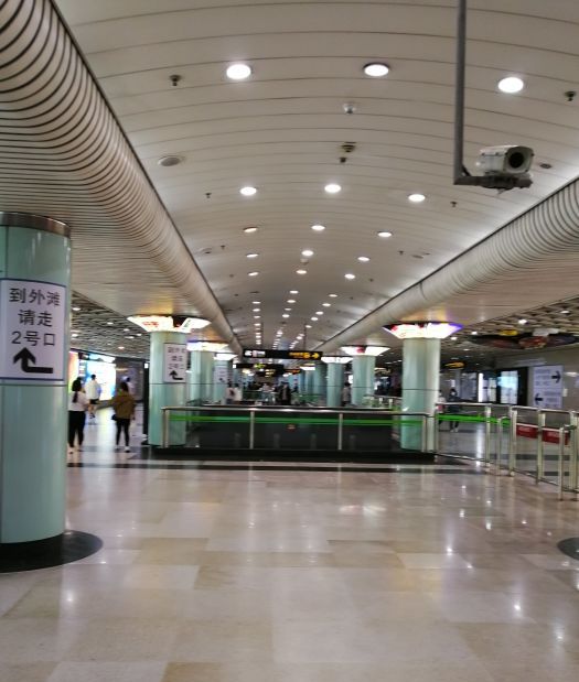 南京东路河南中路口,是 a target="_blank" href="/item/上海申通地铁
