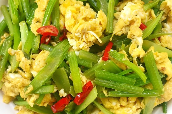 芹菜丝炒鸡蛋
