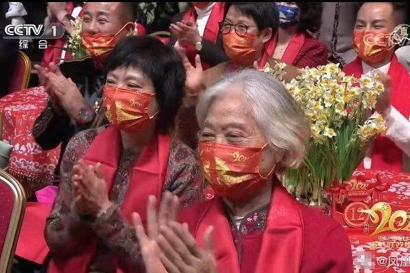 2021年央视春晚观众佩戴的口罩