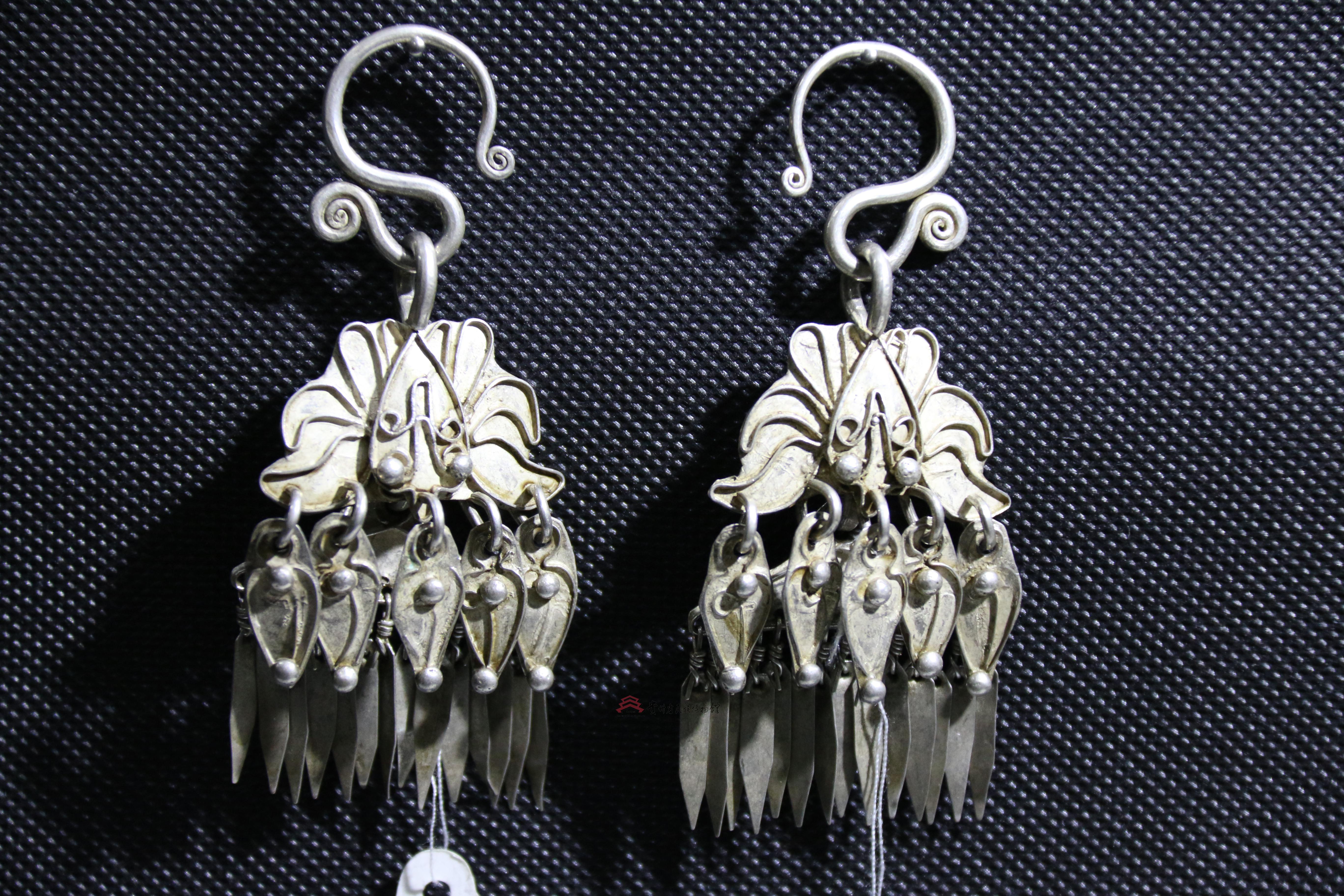 清代剑河苗族蝴蝶瓜米坠耳环