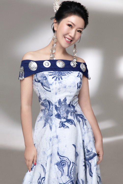 苗族女歌手,第八届中国西部民歌大赛银奖获得者,贵州省黔东南州黄平县