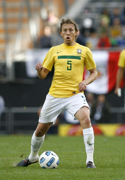  p>卢卡斯·雷瓦(lucas leiva),全名卢卡斯·佩奇尼·雷瓦(lucas