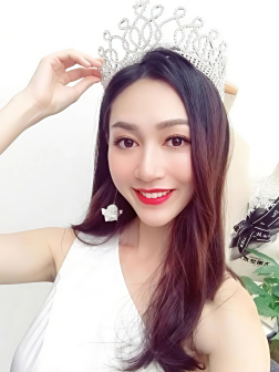 黄嘉雯照片