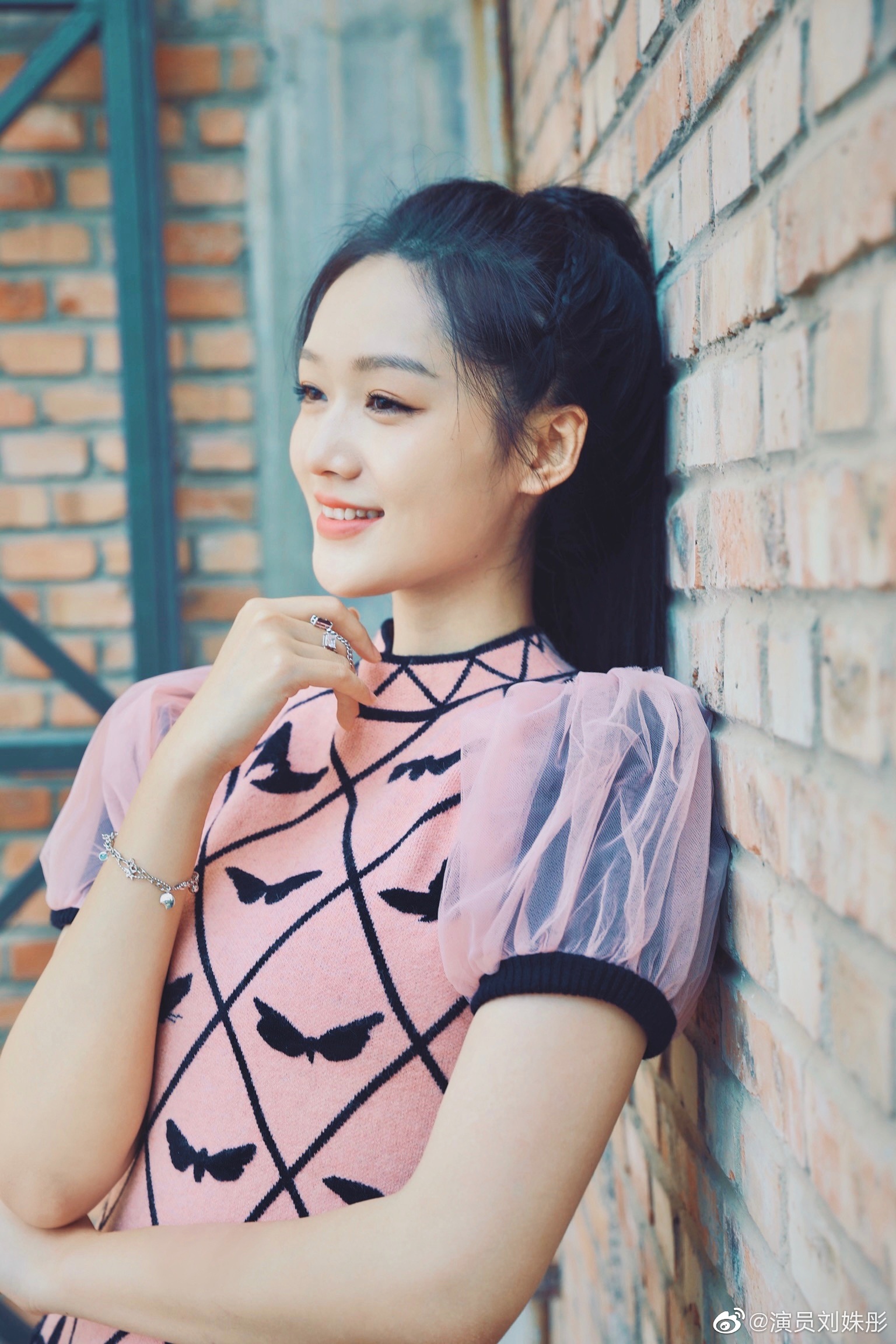  p>刘姝彤,1997年7月20日出生于浙江省宁波市,毕业于 a target="