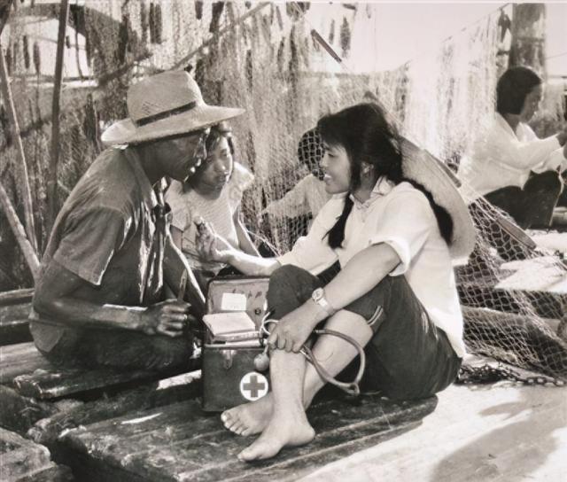 晁正坤建国后自封女皇广纳男宠建立后宫