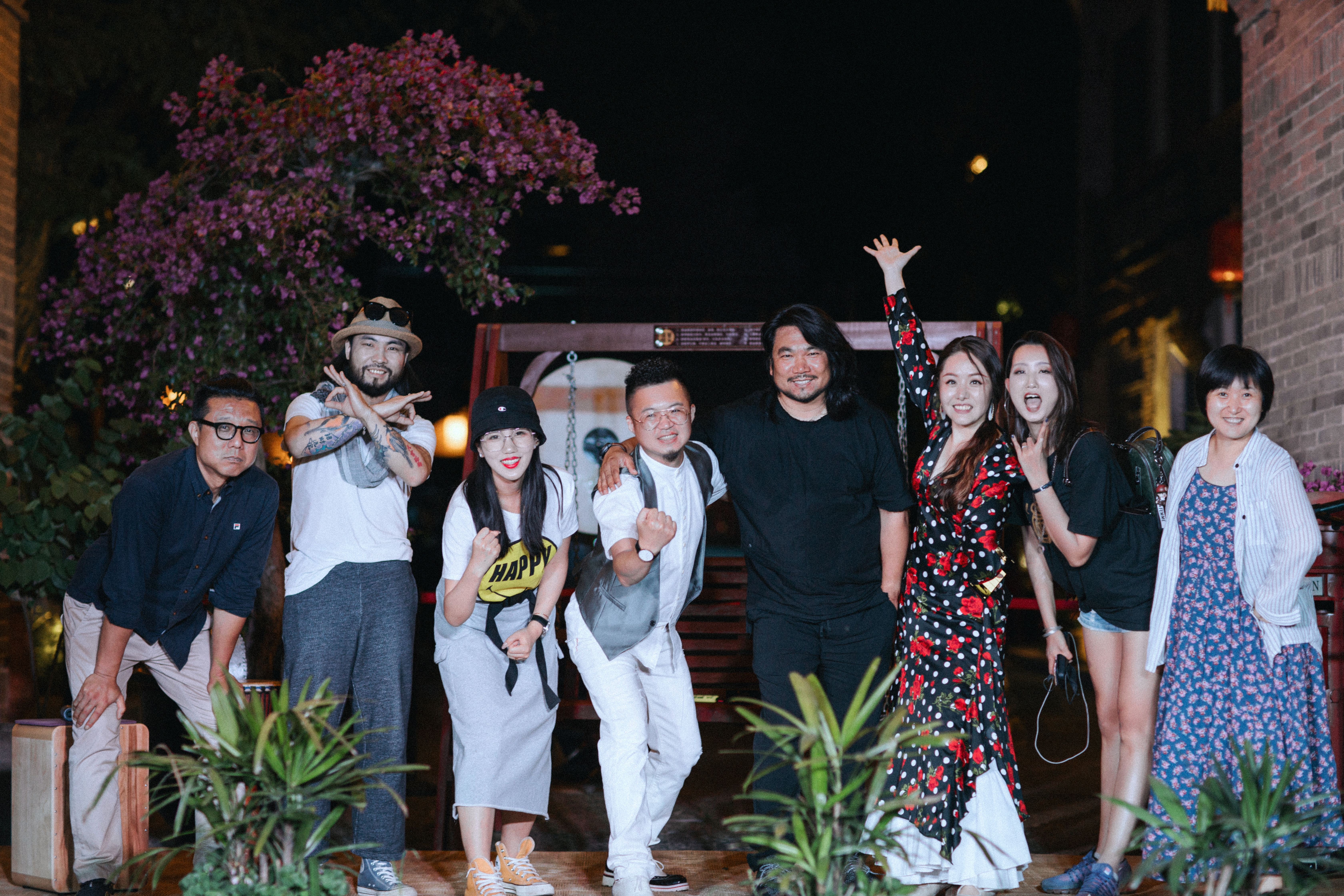  p>古城四月乐队,主要作品《长安圆舞曲》 /p>