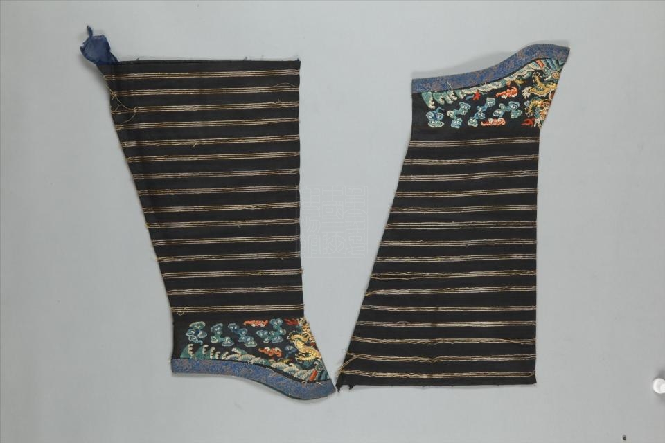 清黑纱拼金绣龙纹马蹄袖