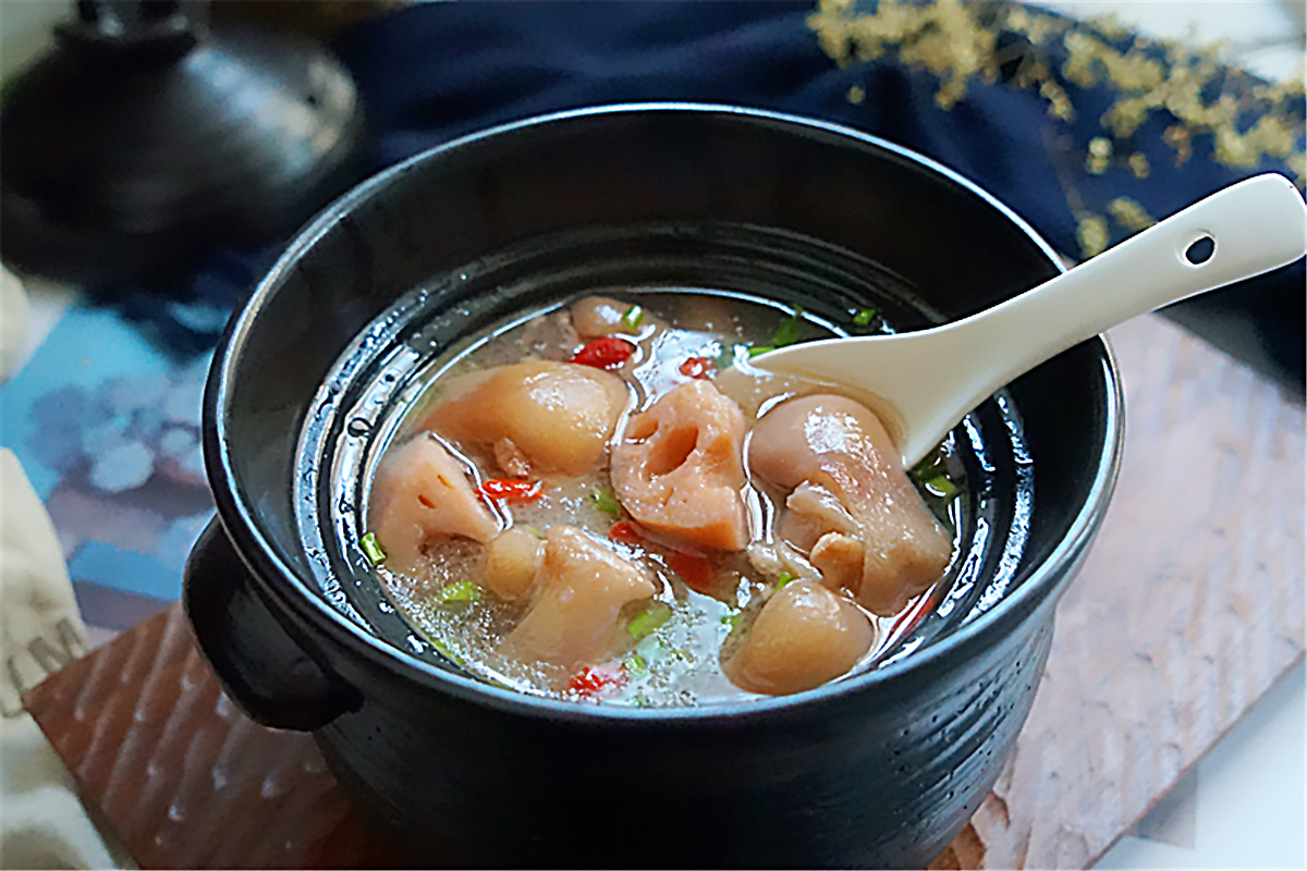 薏仁莲藕煲猪脚