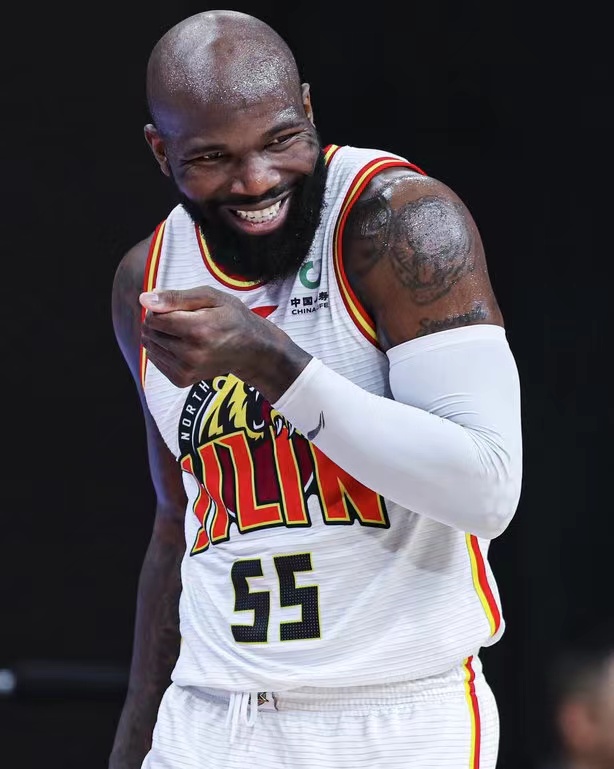 多米尼克·琼斯