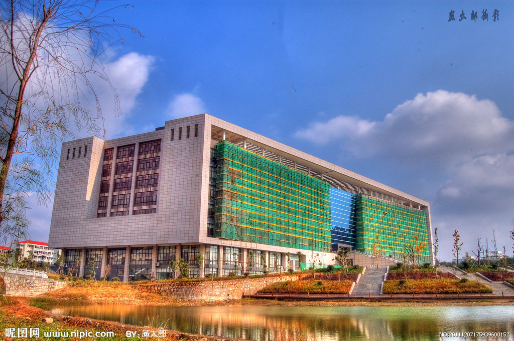 p>安徽工业大学图书馆亦称振华图书馆,是在马鞍山钢铁工业学校图书室