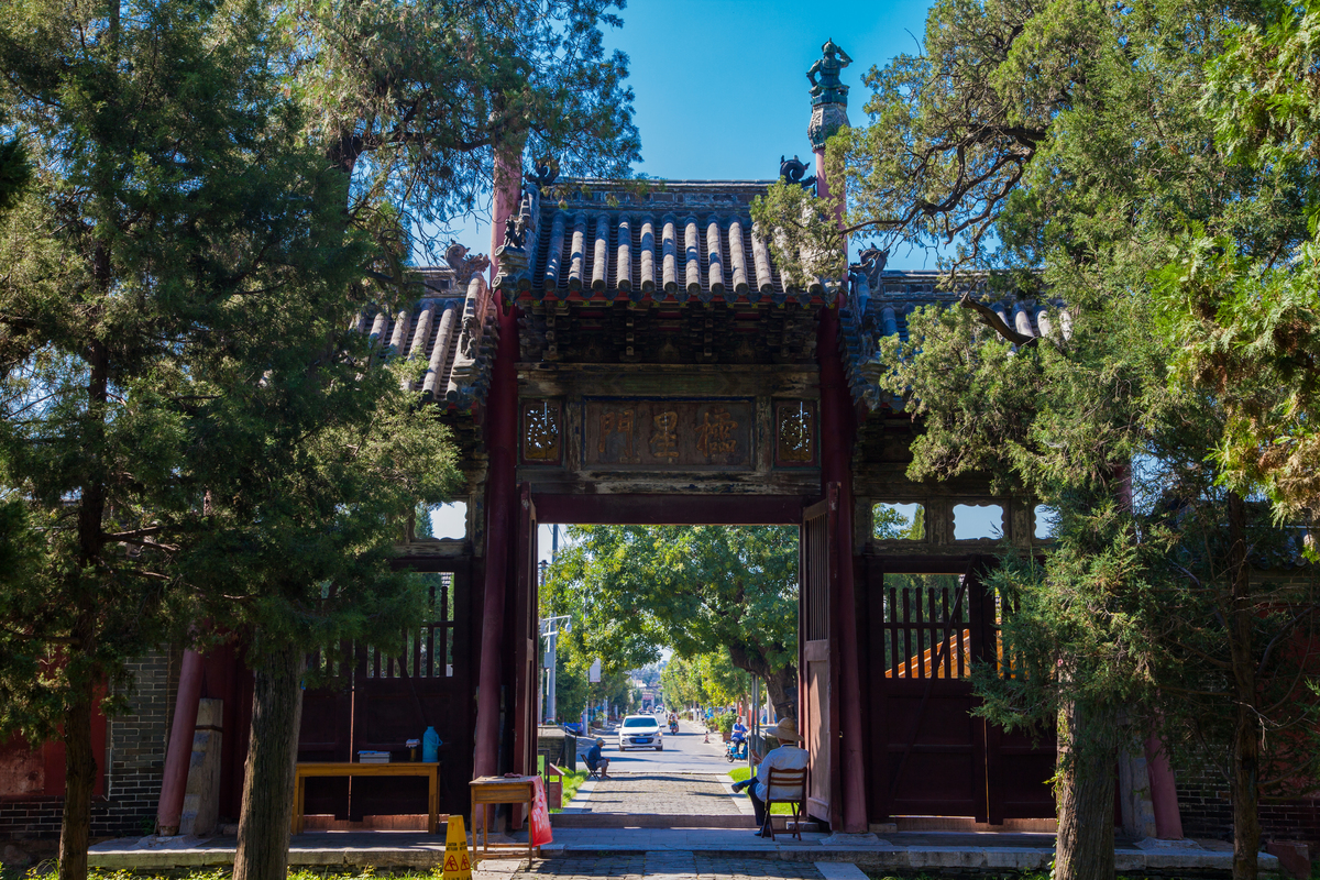 是祭祀周公的庙宇,位于山东省济宁市曲阜市鲁城街道周公庙居委