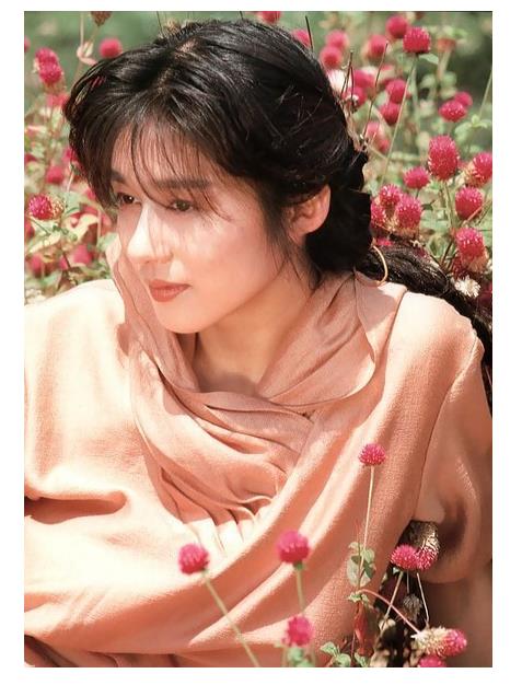  p>青山知可子(あおやま ちかこ),1966年7月7日出生于大阪府.