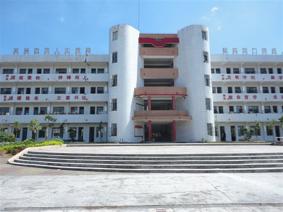 广西东兴市东兴中学