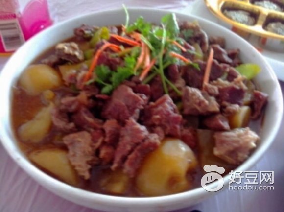  p>驴肉炖土豆是河北,山东一带的传统名菜.