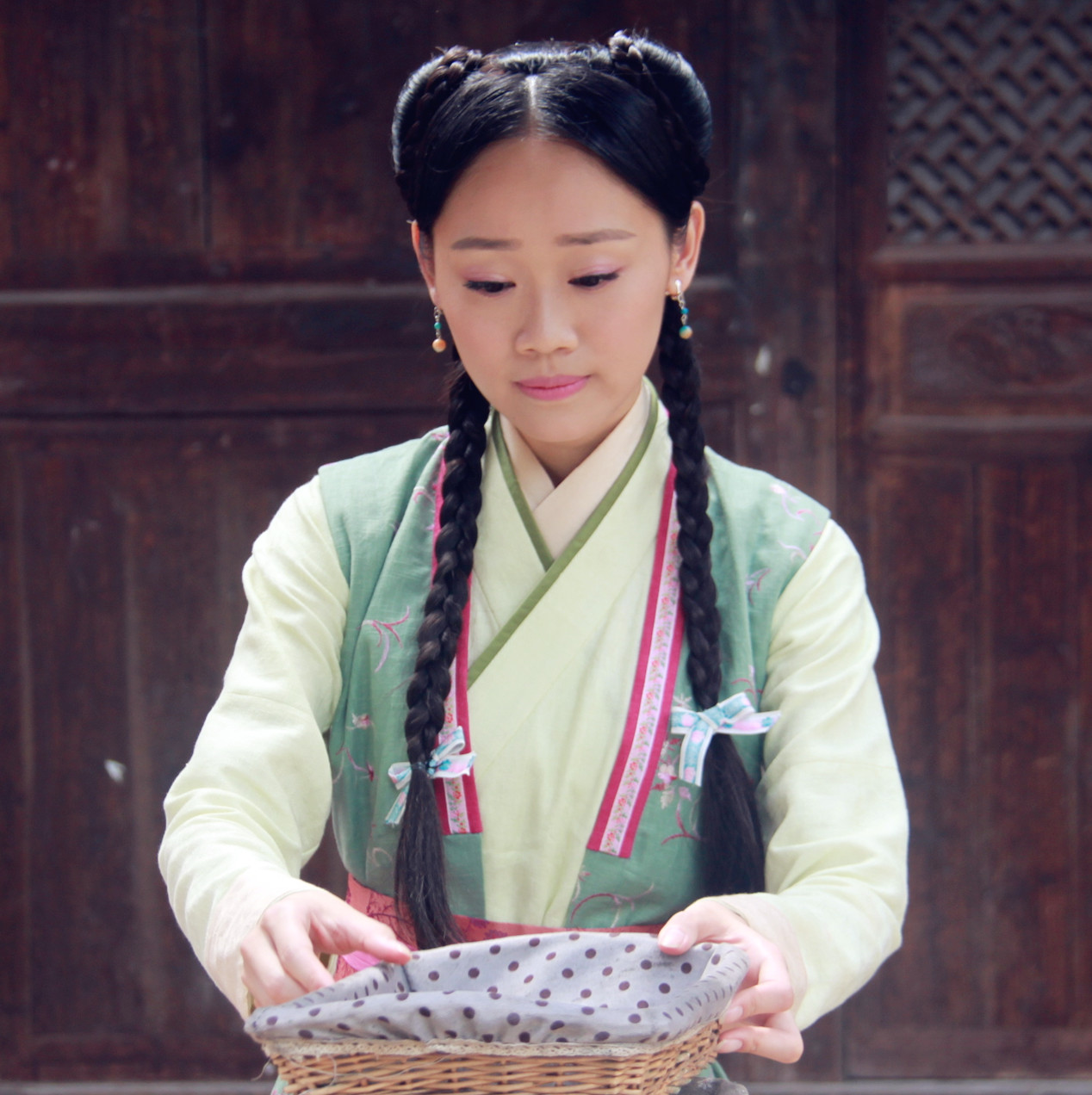  p>沈佳凝(danae),1995年3月10日出生于哈尔滨,中国女演员.