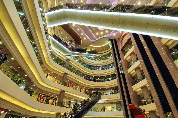 causeway bay station)是一个位于中国香港湾仔区铜锣湾的港铁港岛线