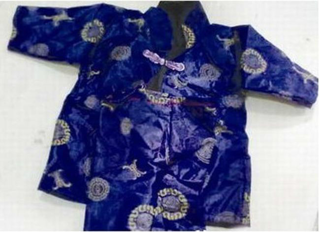 给即将死去的病人穿寿衣(俗称装裹,即装老的衣服)谓之<a target="