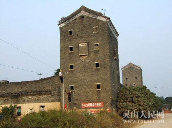 龙武山庄距离县城并不远,只有20分钟的车程,交通便利,集建筑艺术和