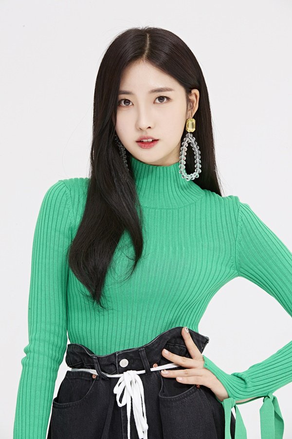  p>金施贤(         ),1999年8月5日出生于