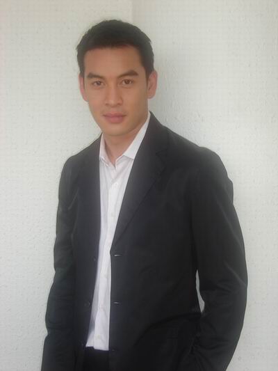 是由 a target="_blank" href="/item/查克利·彦纳姆/6759098" data