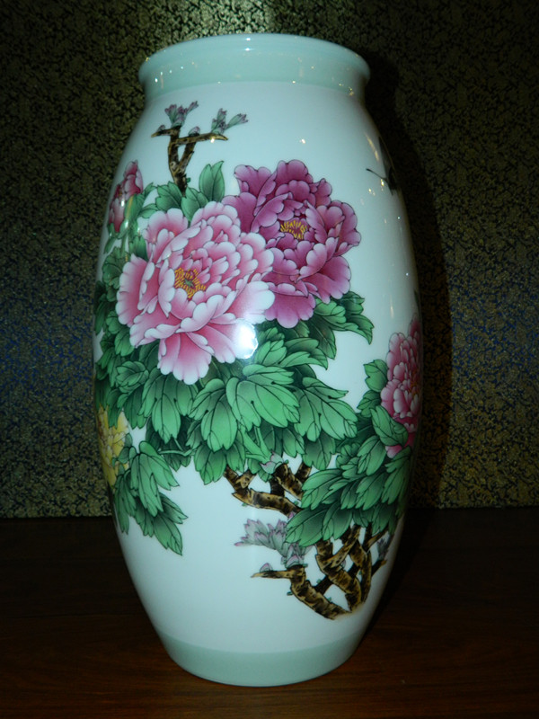 新彩包括贴花,绘画,刷花,喷花,印花,薄膜移花,描金