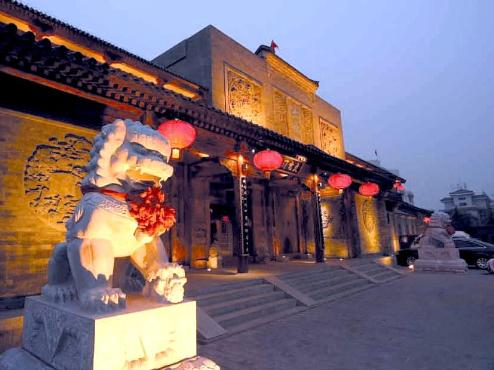  p>北京昌平大宅门·迎祥商务度假酒店位于昌平区府学路,毗邻八达岭