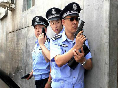  p data-id="gnbvwy7tig">《新警事》是一部警匪剧,由漠希,徐剑博担任