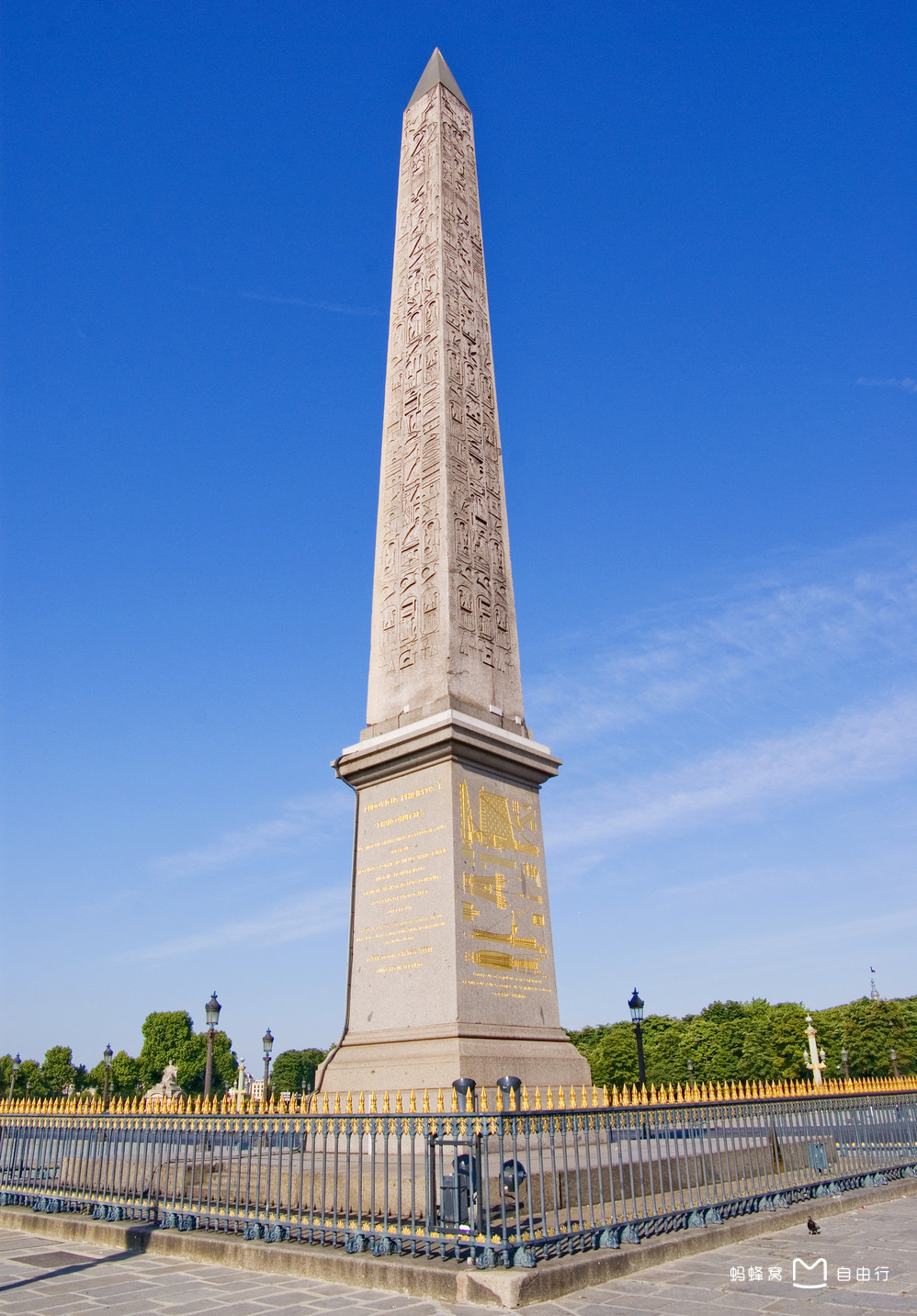  p>协和广场位于巴黎市中心, a target="_blank" href="/item/塞纳河