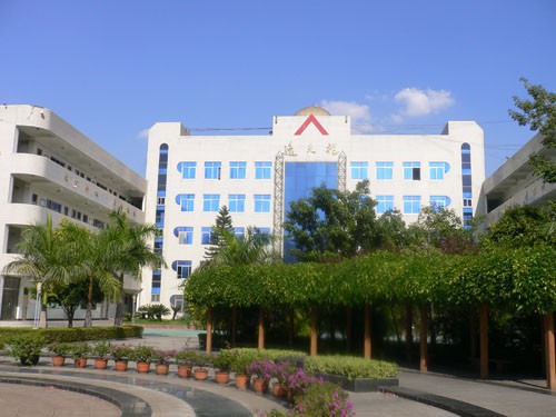  p data-id="gnbiu0t315">攀枝花市第三高级中学校,位于 a target="