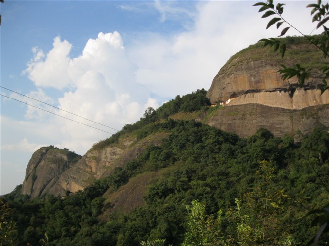  p data-id="gnvfil96em">仙人桥是位于江西省赣州市寻乌县澄江镇境内