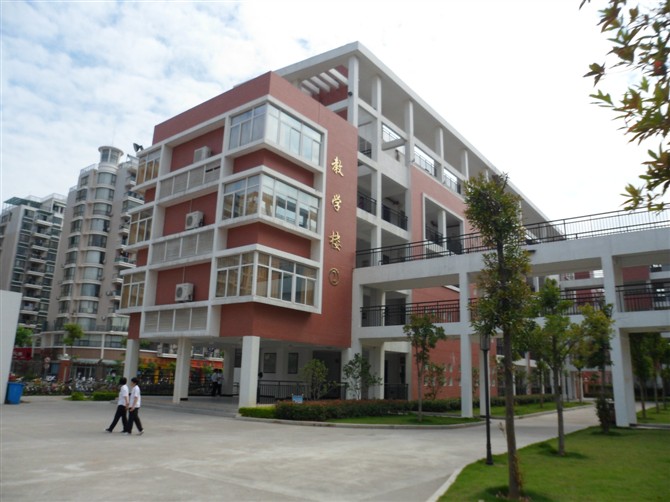  p>福清市滨江初级中学是2008年8月经福清市委,市政府批准成立的,由 a