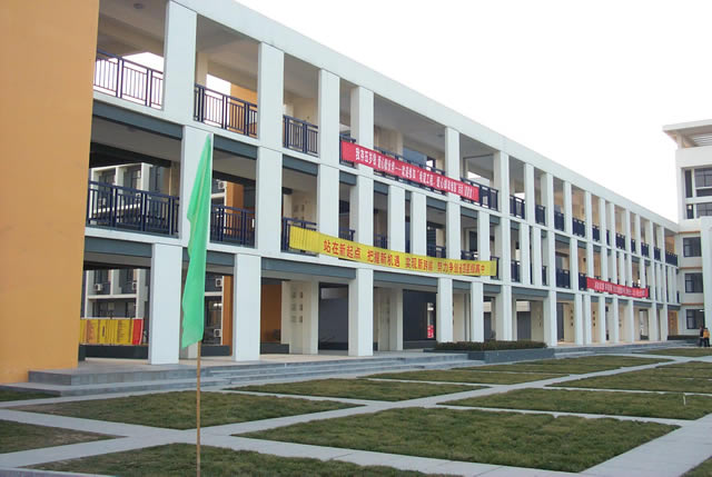 江都大桥高级中学