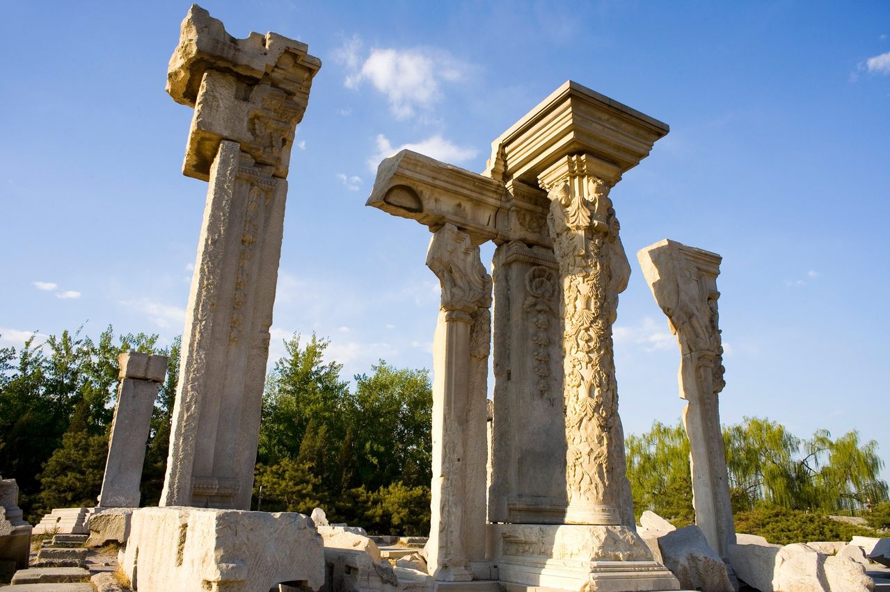  p>圆明园是中国清代大型皇家园林,位于北京市海淀区,始建于1707年(清