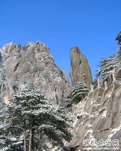  p data-id="gnx0kl0l62">松鼠跳天都为黄山耕云峰上一巧石,酷似活泼