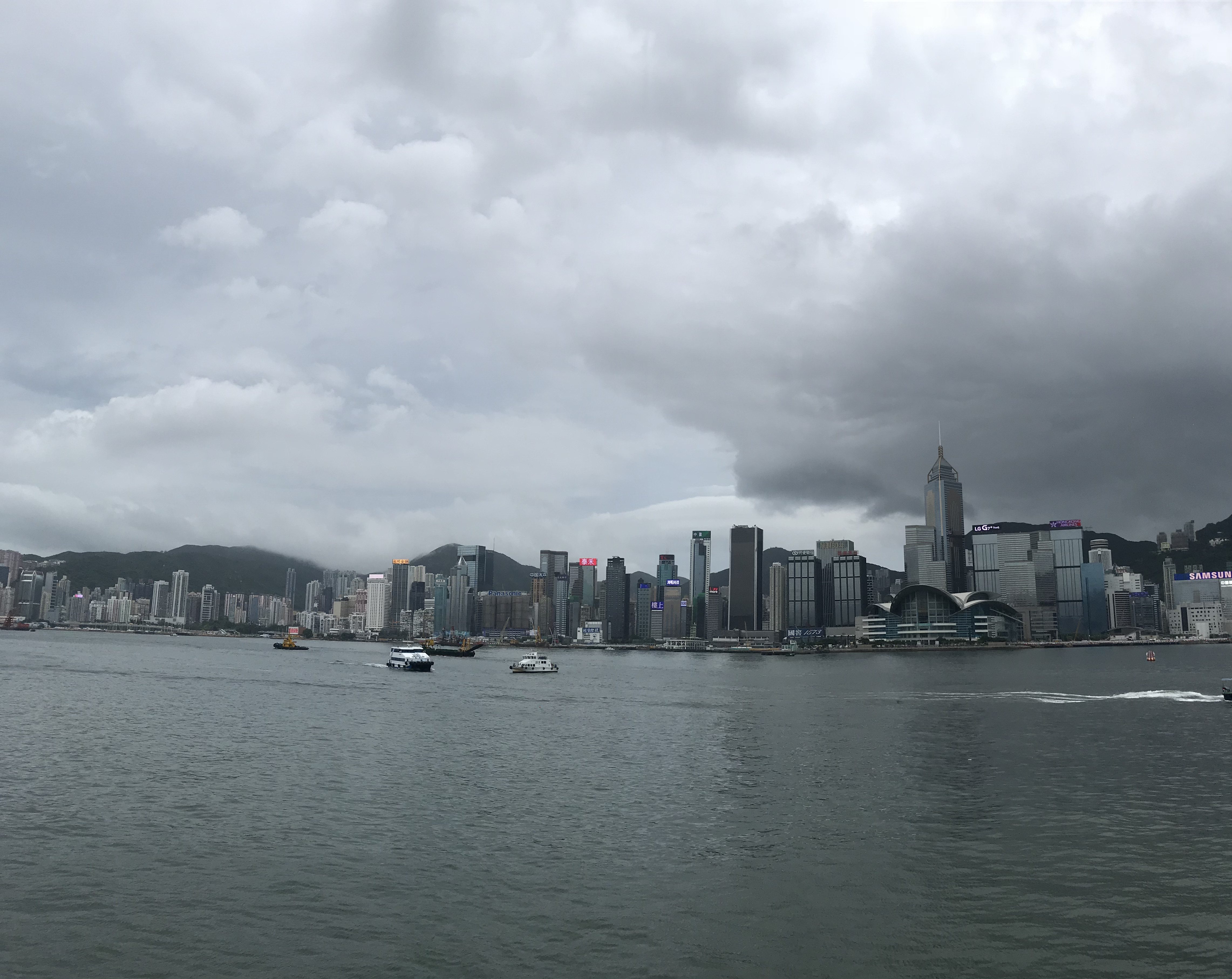  p>维多利亚港(英语:victoria harbour)简称维港,是位于 a target="